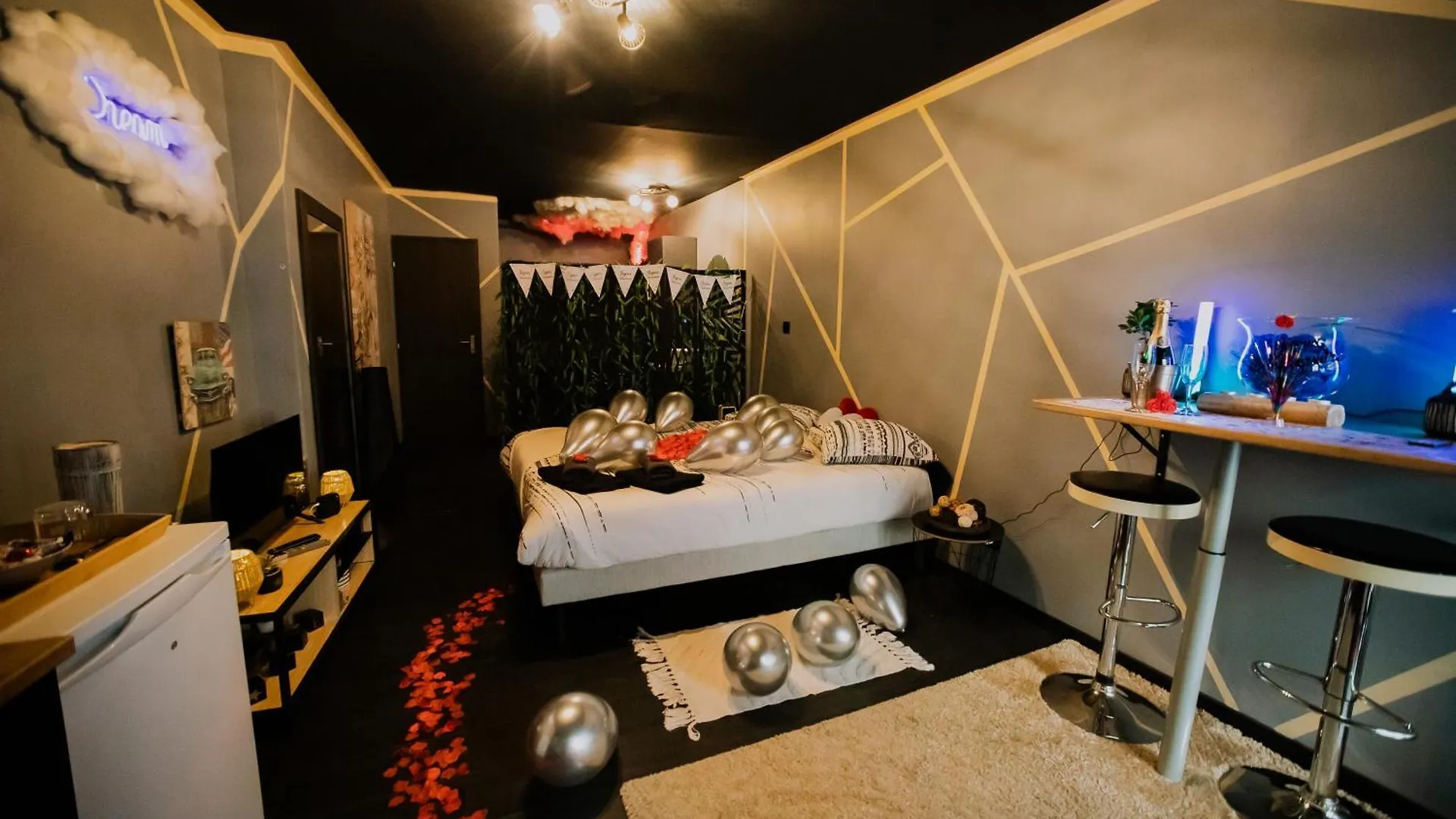 Loveroom&Spa Dreamroom Tournon-sur-Rhone 0*,  Frankrig